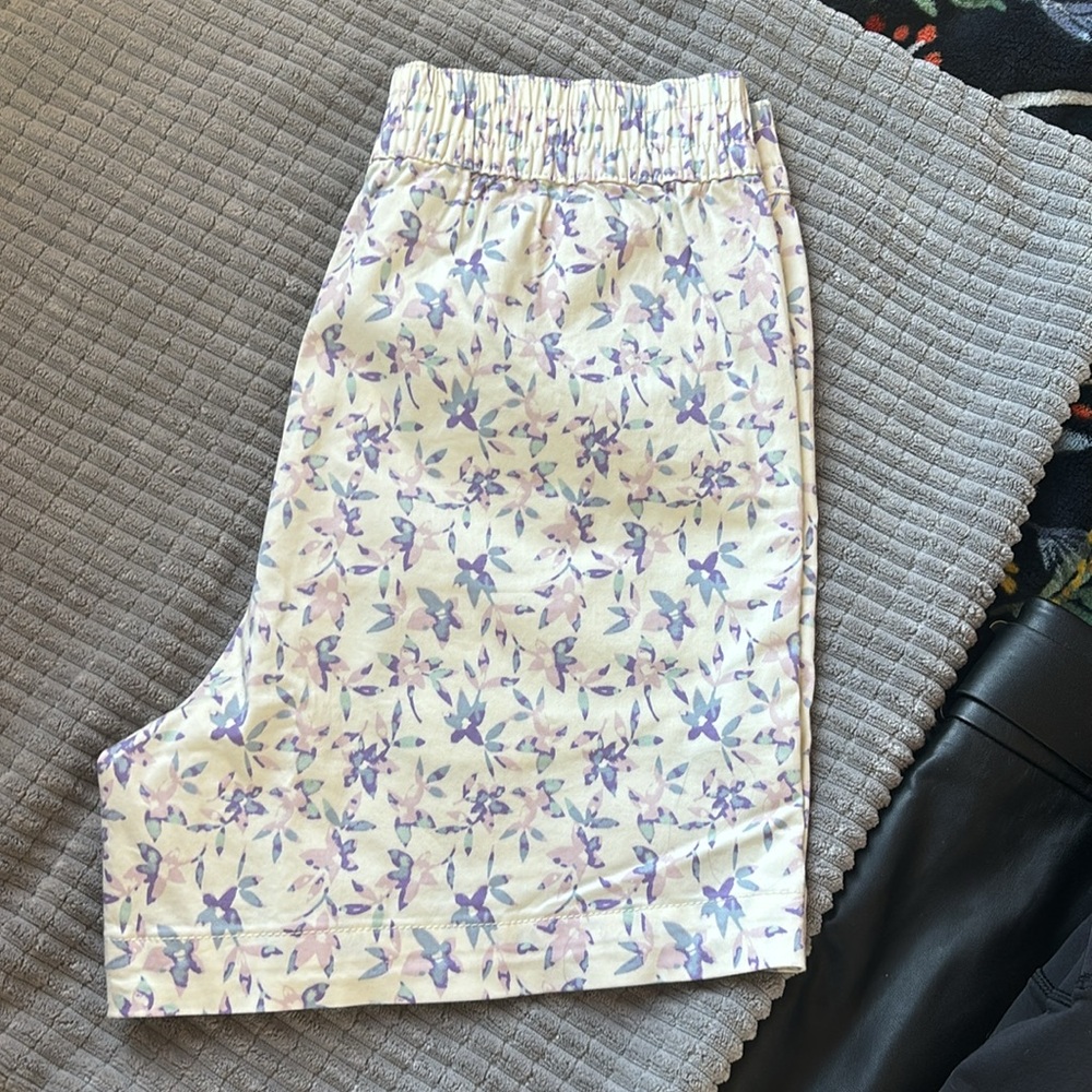 JACHS Girlfriend - Floral Shorts - Picture 3 of 8